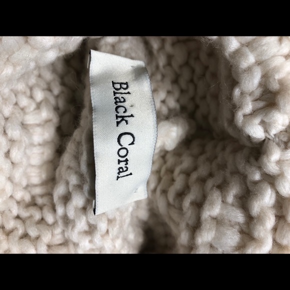 Black Coral Turtleneck Sweater - Picture 4 of 9